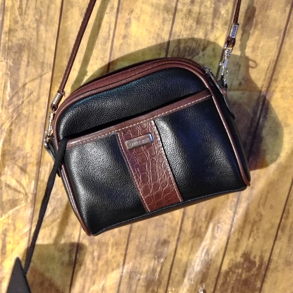 Elegant Leather Messenger Bag in Black and Brown
